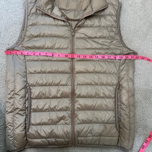 Uniqlo Ultra Light Metallic Packable Puffer Vest Womens Size Medium EUC Khaki - Picture 4 of 6